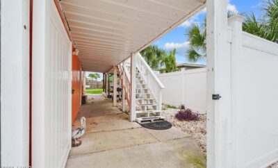 Flip Flop Funhouse by the sea Top Unit